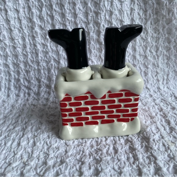 New Department 56 Salt and Pepper shaker set Santa’s legs in chimney Christmas - Picture 4 of 11